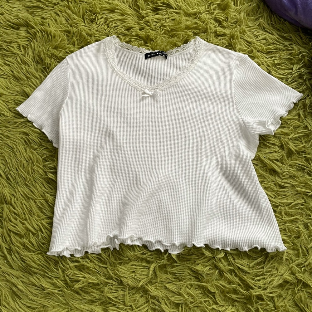 NWOT Brandy Melville White Lace Trim Bow Top